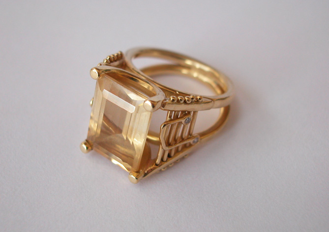 18k gold ring with diamonds and citrin