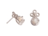 Mother of pearl stud earrings with flower. 