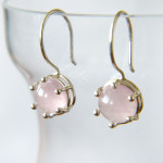 Dangle silver earrings with rose quartz.